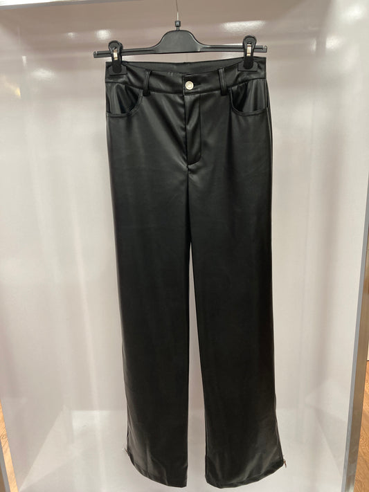Lederhose mit Reißverschluss an den Seiten