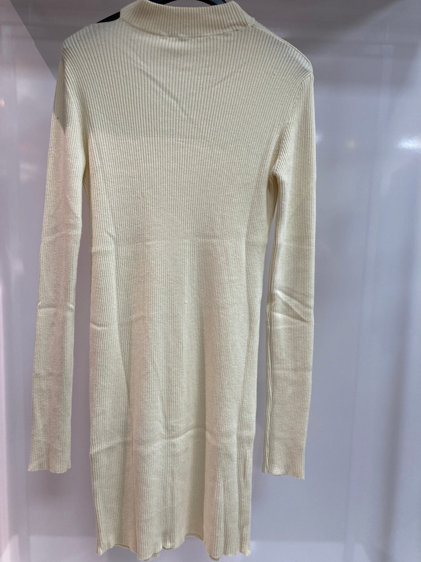 Langer Pullover mit Schulterfrei