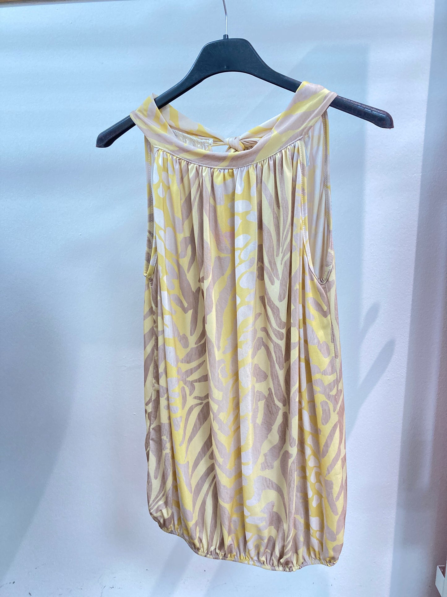 Buntes Top mit Schleife hinten