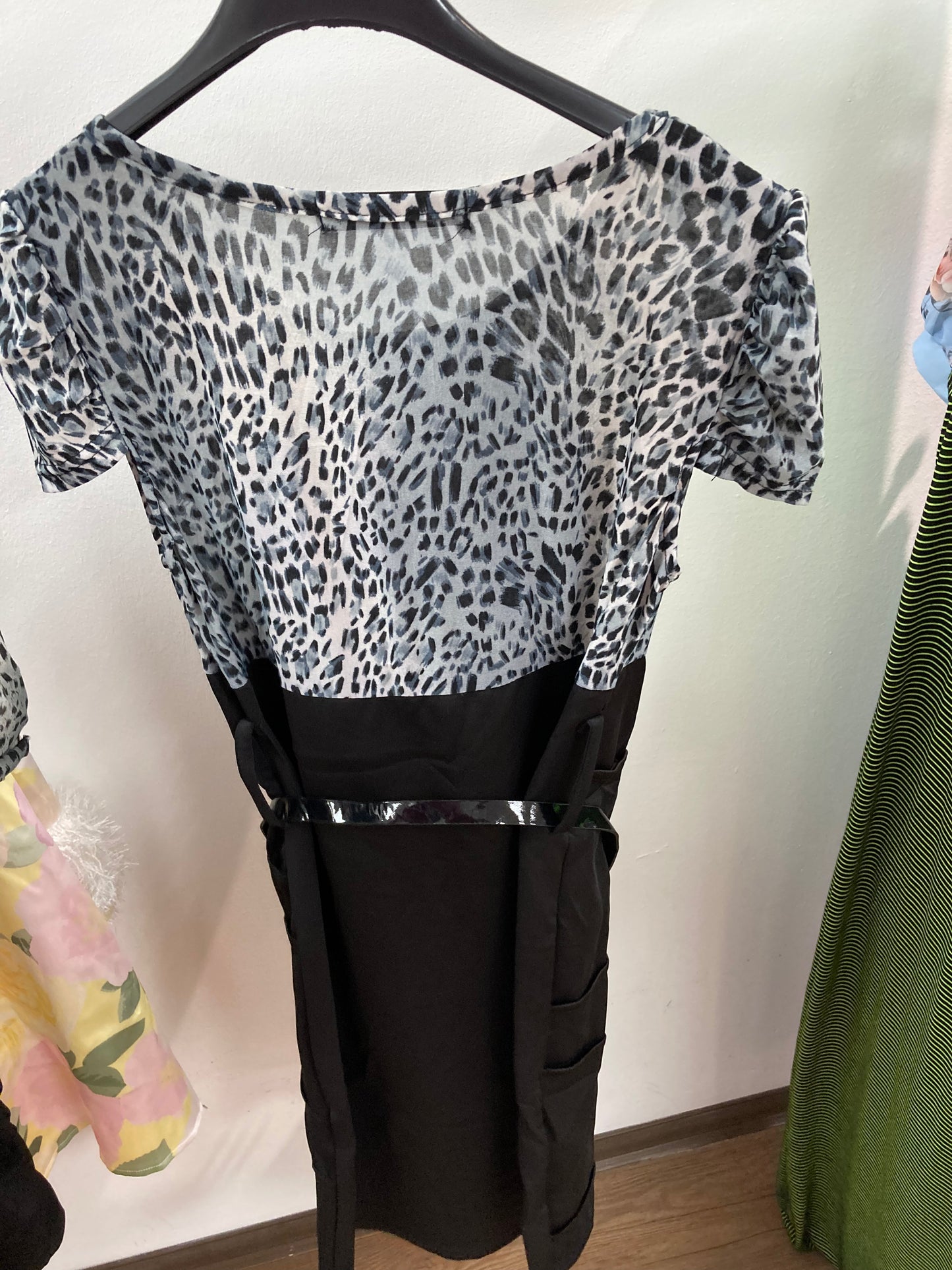 Kleid mit Leoparden-Muster