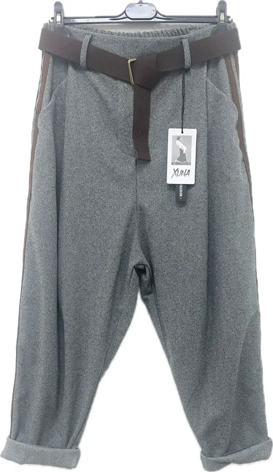 Hose mit Streifen und Gürtel