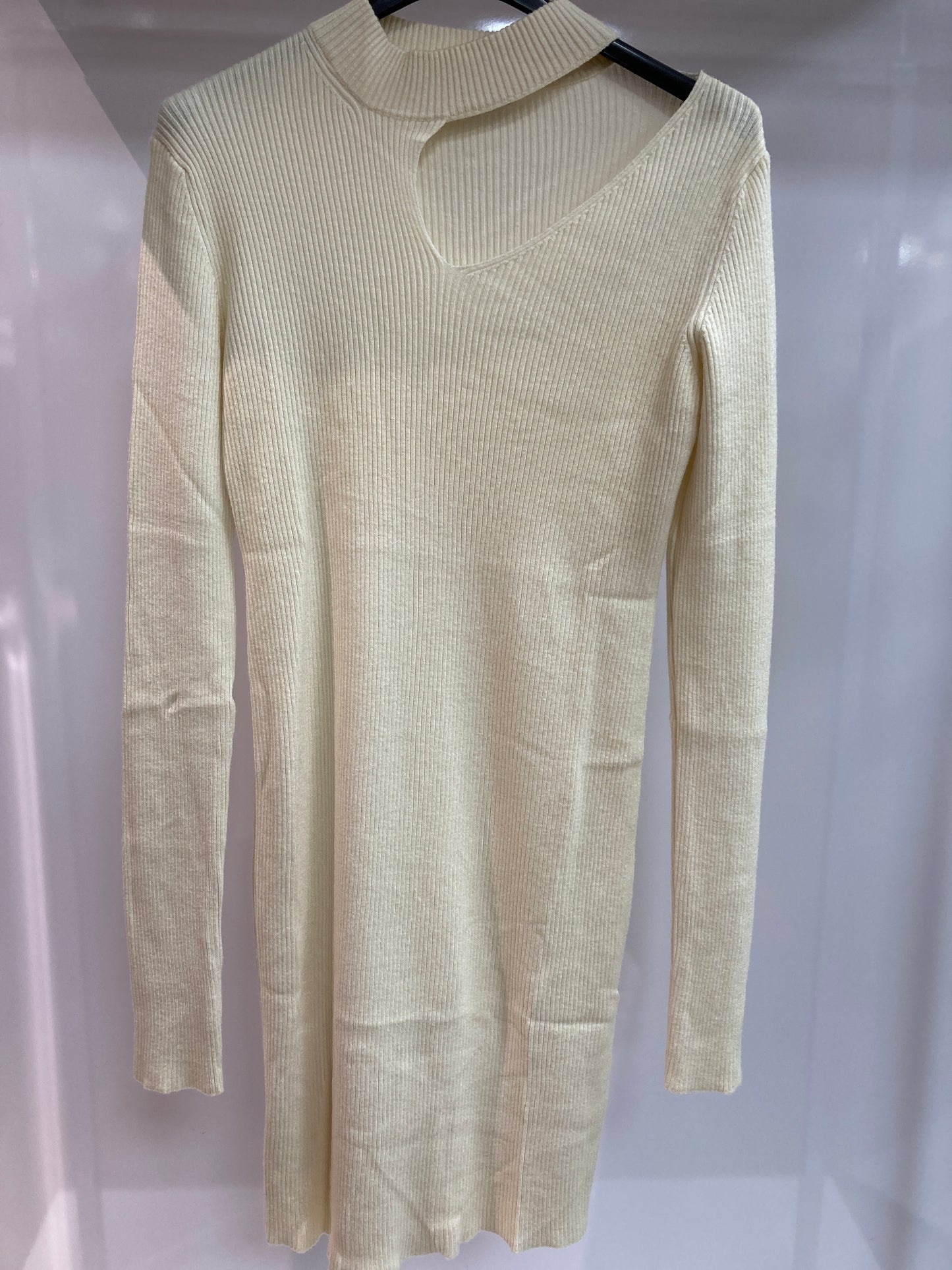 Langer Pullover mit Schulterfrei