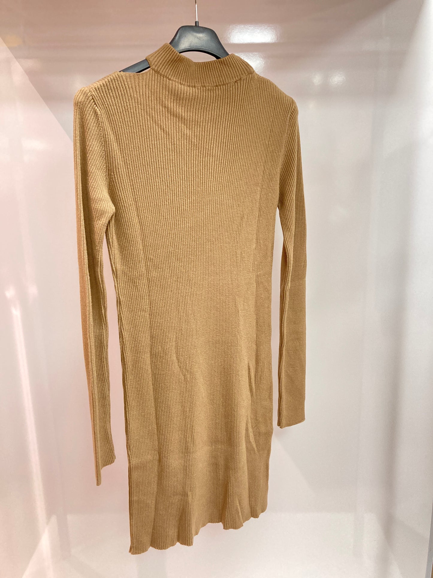 Langer Pullover mit Schulterfrei