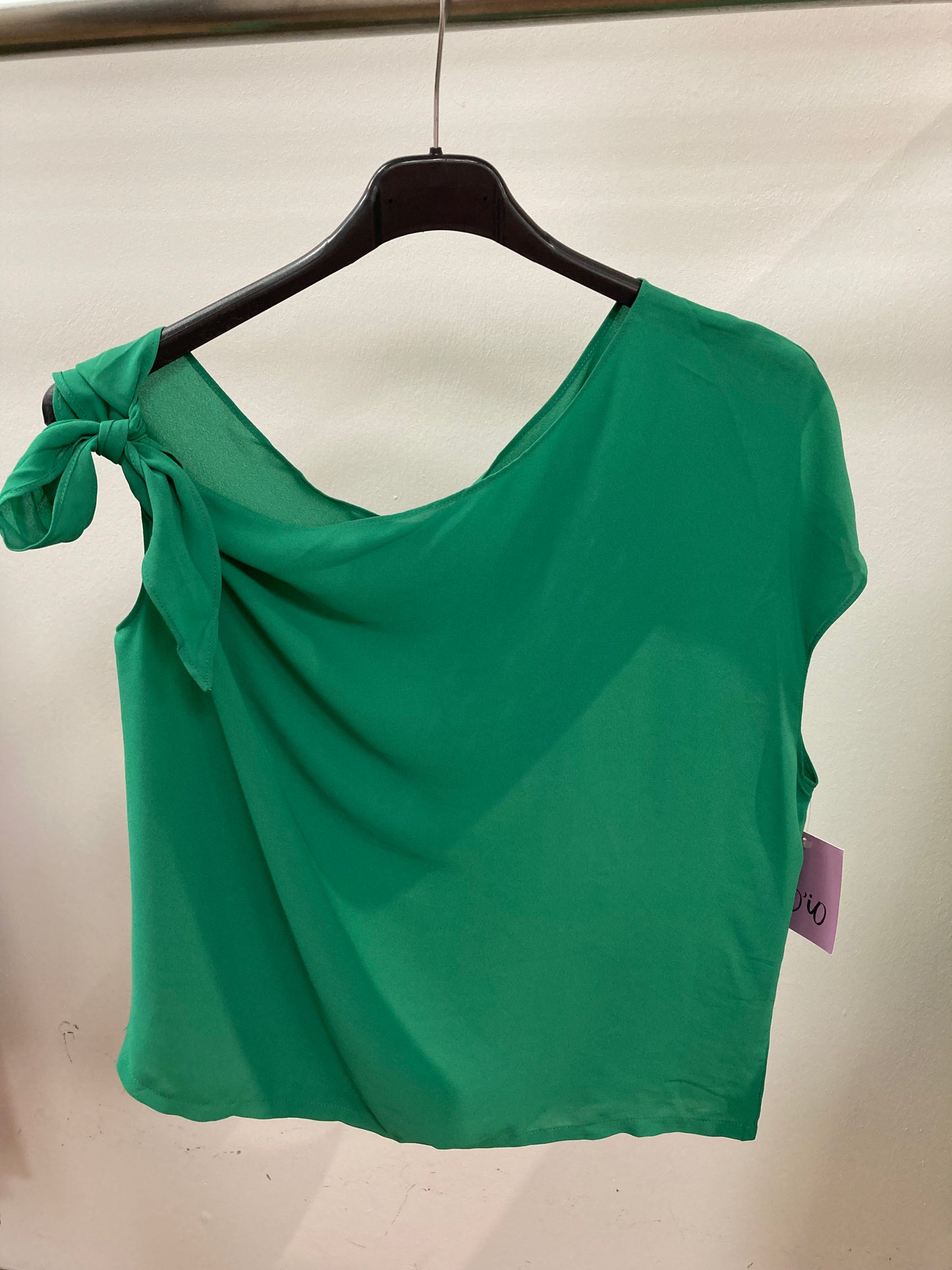 Top mit Knoten an der Schulter