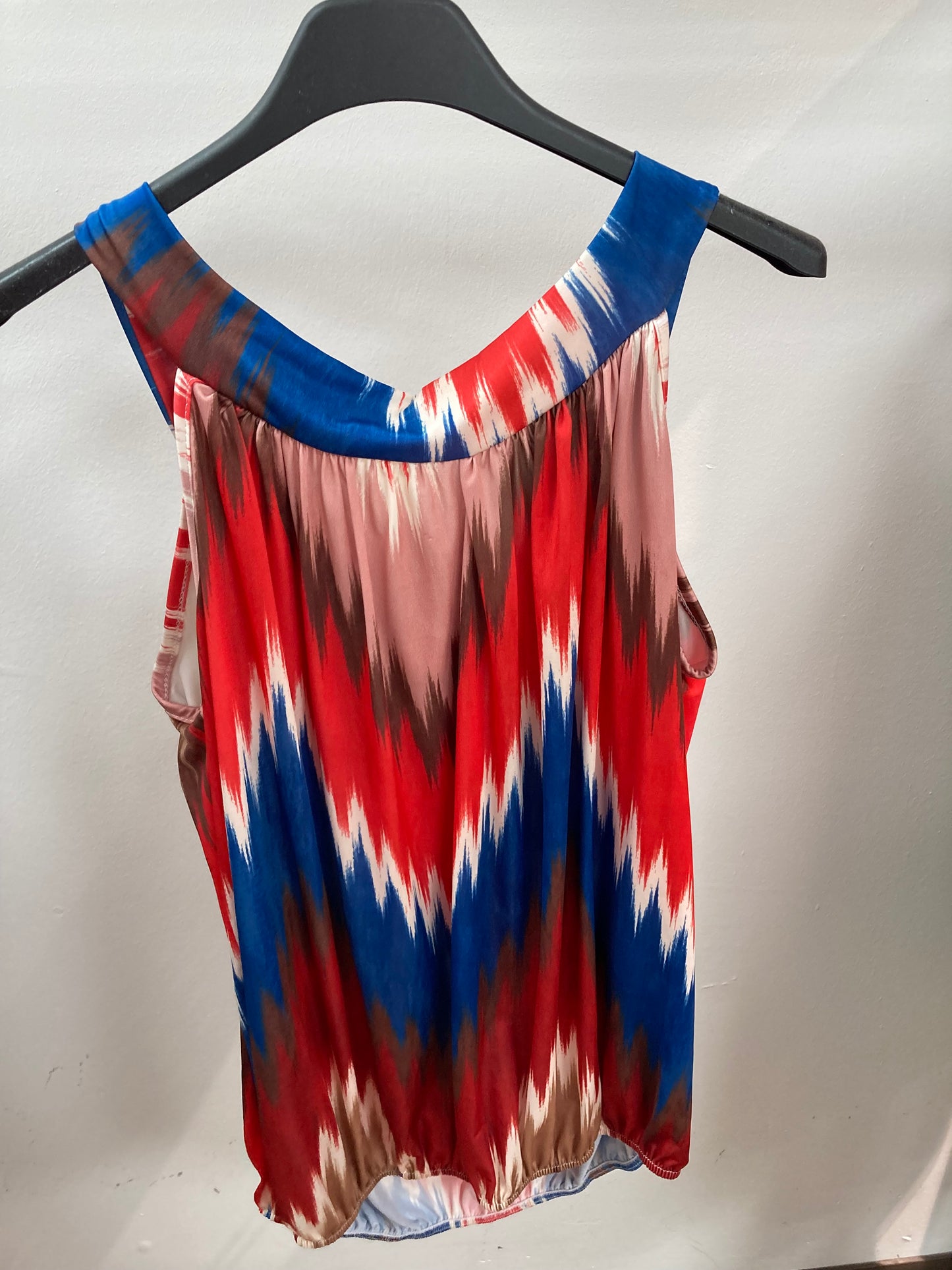 Buntes Top mit Schleife hinten