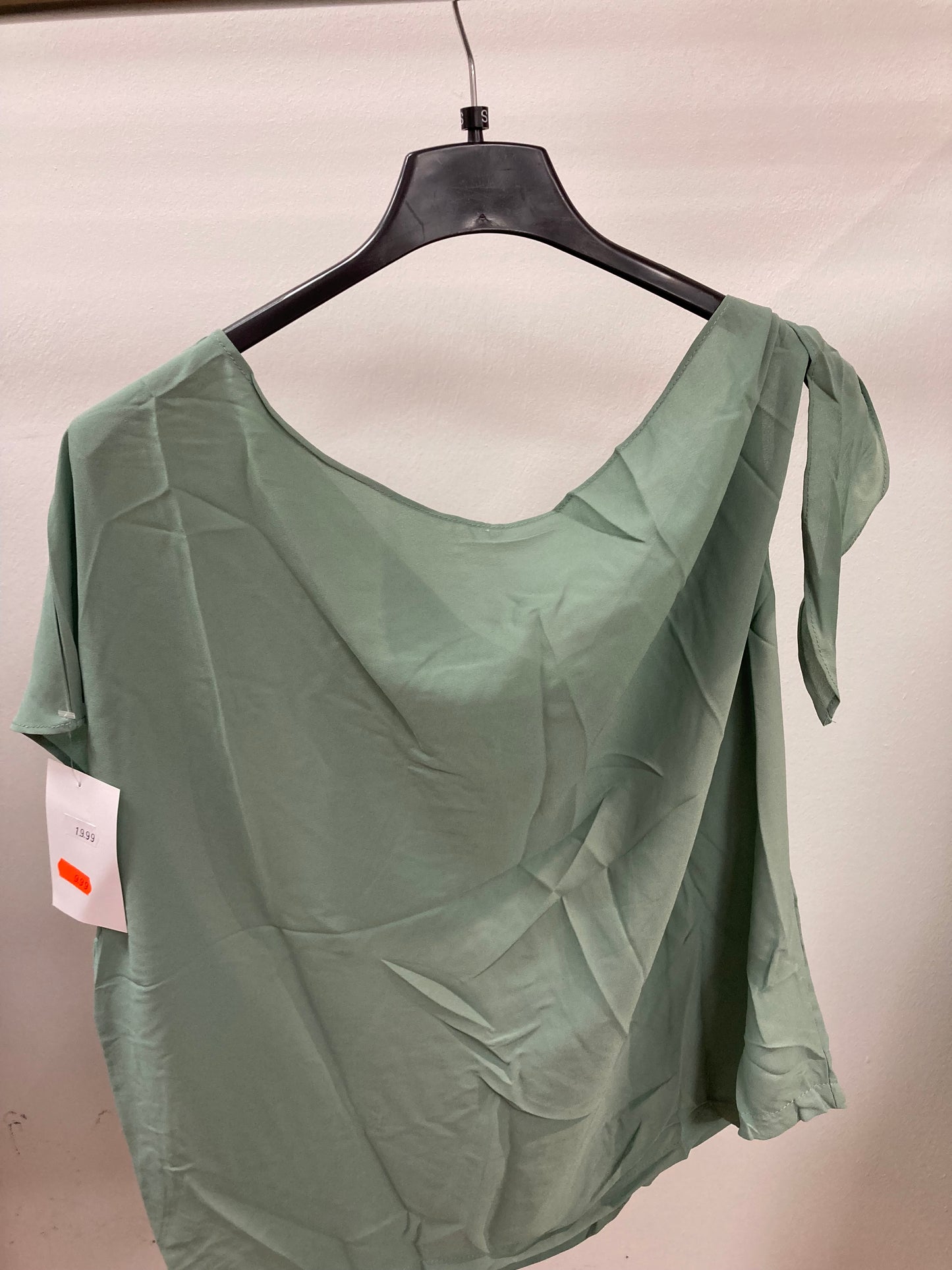 Top mit Knoten an der Schulter